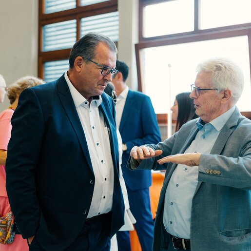 Stiftungsmitglieder im Gespräch